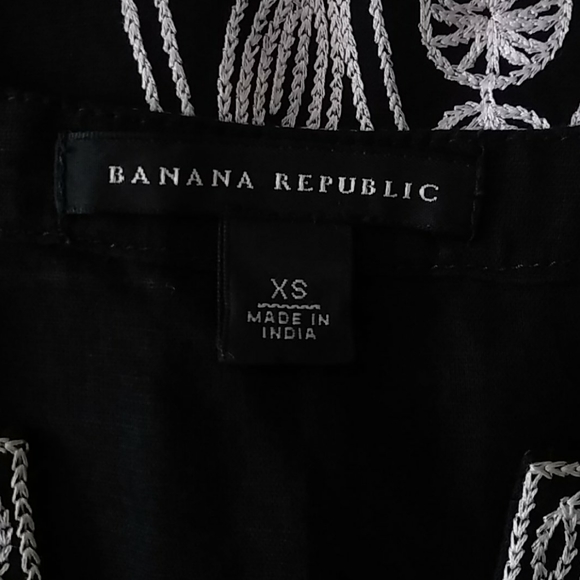 Banana Republic Sleeveless Embroidered Shift Dress - Picture 3 of 3